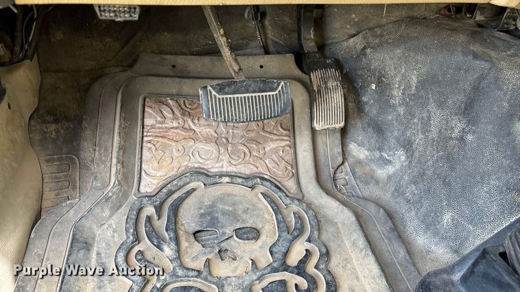 image for item ED2375 2009 Ford F350 Super Duty  Crew Cab utility bed pickup truck