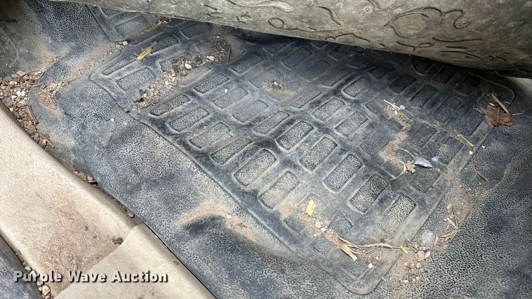 image for item ED2375 2009 Ford F350 Super Duty  Crew Cab utility bed pickup truck