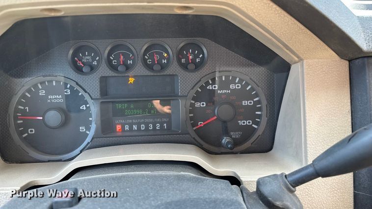 image for item ED2375 2009 Ford F350 Super Duty  Crew Cab utility bed pickup truck