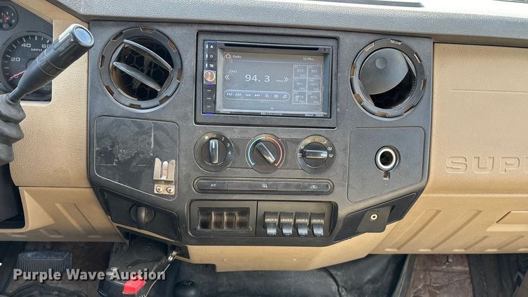 image for item ED2375 2009 Ford F350 Super Duty  Crew Cab utility bed pickup truck