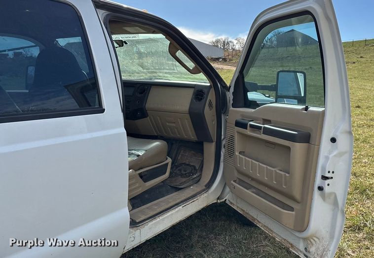 image for item ED2375 2009 Ford F350 Super Duty  Crew Cab utility bed pickup truck