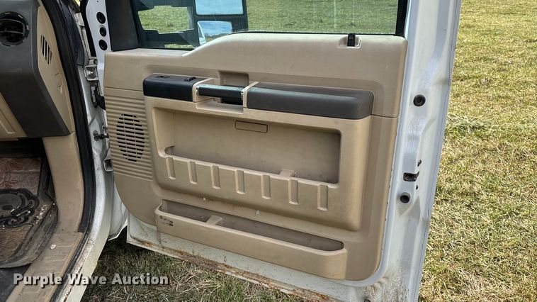 image for item ED2375 2009 Ford F350 Super Duty  Crew Cab utility bed pickup truck