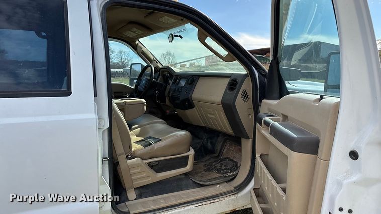 image for item ED2375 2009 Ford F350 Super Duty  Crew Cab utility bed pickup truck