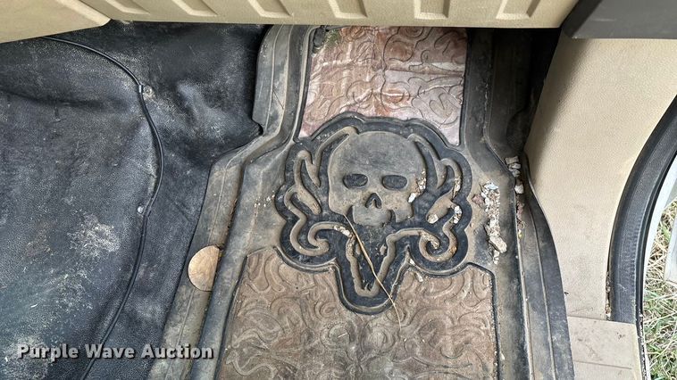 image for item ED2375 2009 Ford F350 Super Duty  Crew Cab utility bed pickup truck