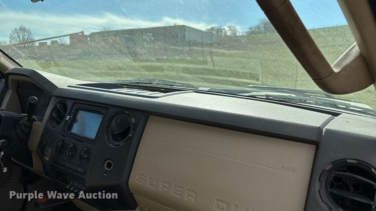 image for item ED2375 2009 Ford F350 Super Duty  Crew Cab utility bed pickup truck