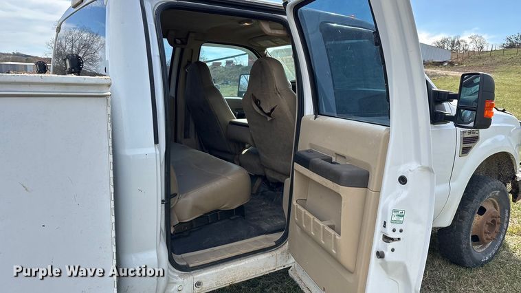image for item ED2375 2009 Ford F350 Super Duty  Crew Cab utility bed pickup truck