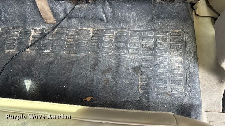 image for item ED2375 2009 Ford F350 Super Duty  Crew Cab utility bed pickup truck