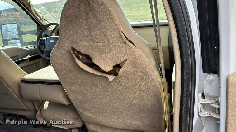 image for item ED2375 2009 Ford F350 Super Duty  Crew Cab utility bed pickup truck