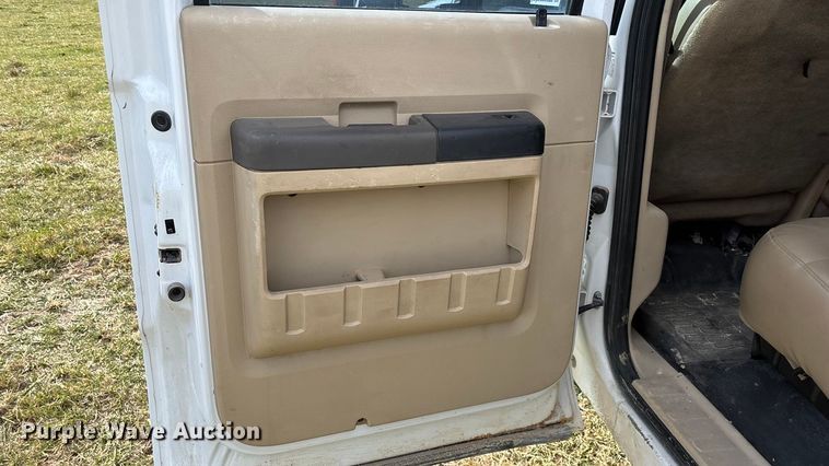 image for item ED2375 2009 Ford F350 Super Duty  Crew Cab utility bed pickup truck