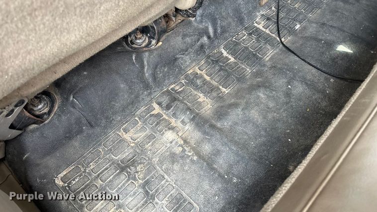 image for item ED2375 2009 Ford F350 Super Duty  Crew Cab utility bed pickup truck