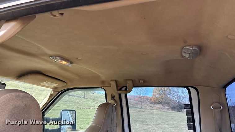 image for item ED2375 2009 Ford F350 Super Duty  Crew Cab utility bed pickup truck