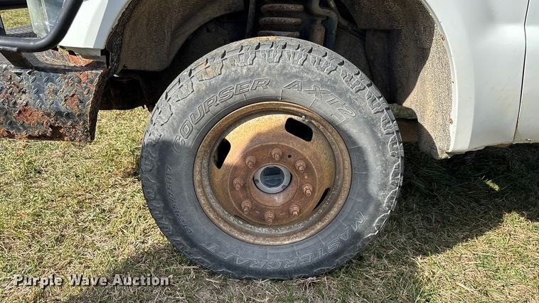 image for item ED2375 2009 Ford F350 Super Duty  Crew Cab utility bed pickup truck