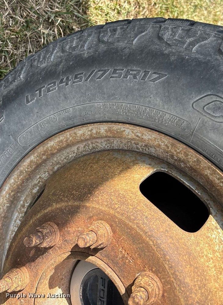 image for item ED2375 2009 Ford F350 Super Duty  Crew Cab utility bed pickup truck