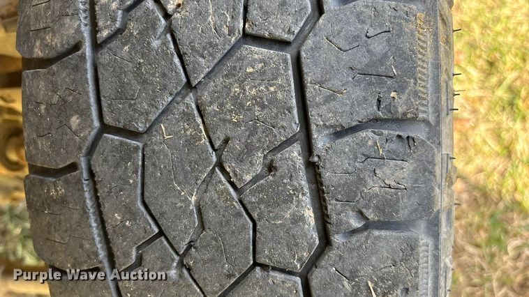 image for item ED2375 2009 Ford F350 Super Duty  Crew Cab utility bed pickup truck