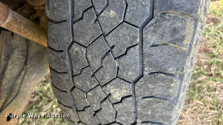 image for item ED2375 2009 Ford F350 Super Duty  Crew Cab utility bed pickup truck