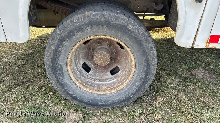 image for item ED2375 2009 Ford F350 Super Duty  Crew Cab utility bed pickup truck