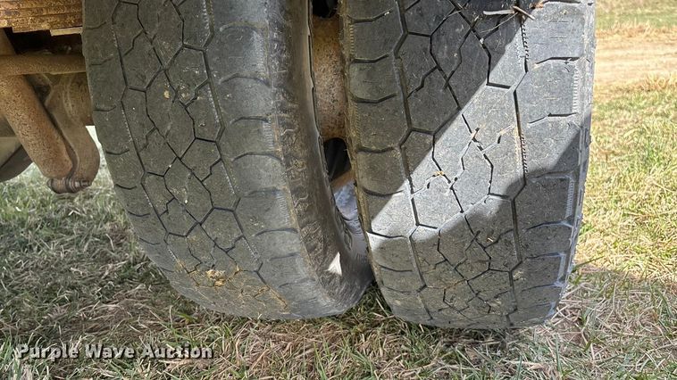 image for item ED2375 2009 Ford F350 Super Duty  Crew Cab utility bed pickup truck