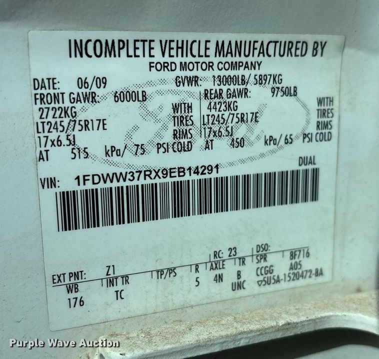 image for item ED2375 2009 Ford F350 Super Duty  Crew Cab utility bed pickup truck