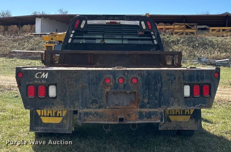 image for item ED2376 2003 Ford F350 Super Duty SuperCab flatbed pickup truck