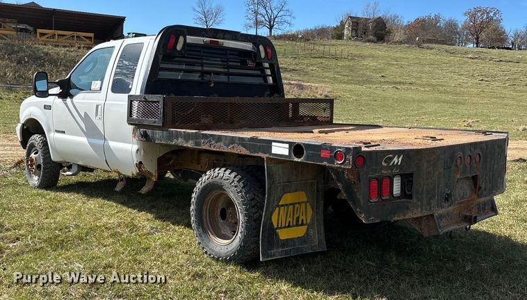 image for item ED2376 2003 Ford F350 Super Duty SuperCab flatbed pickup truck