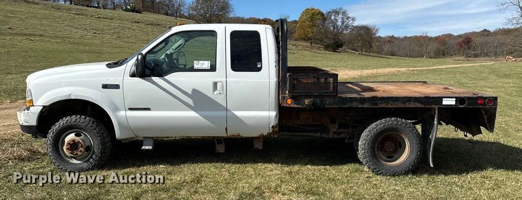 image for item ED2376 2003 Ford F350 Super Duty SuperCab flatbed pickup truck