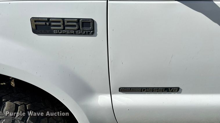 image for item ED2376 2003 Ford F350 Super Duty SuperCab flatbed pickup truck