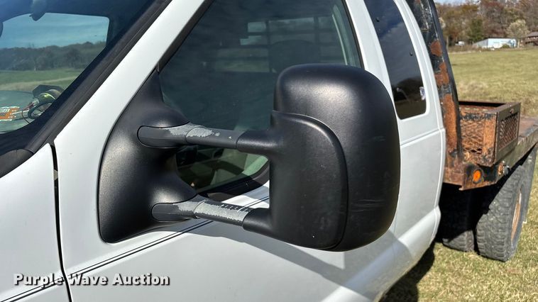 image for item ED2376 2003 Ford F350 Super Duty SuperCab flatbed pickup truck