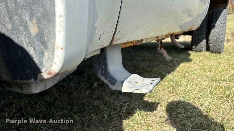 image for item ED2376 2003 Ford F350 Super Duty SuperCab flatbed pickup truck