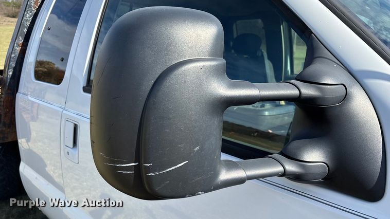 image for item ED2376 2003 Ford F350 Super Duty SuperCab flatbed pickup truck