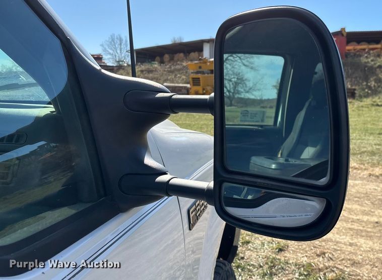 image for item ED2376 2003 Ford F350 Super Duty SuperCab flatbed pickup truck