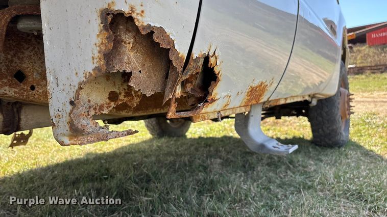 image for item ED2376 2003 Ford F350 Super Duty SuperCab flatbed pickup truck