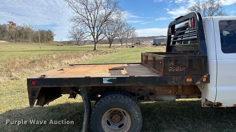 image for item ED2376 2003 Ford F350 Super Duty SuperCab flatbed pickup truck