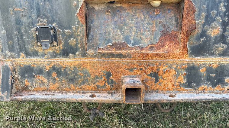 image for item ED2376 2003 Ford F350 Super Duty SuperCab flatbed pickup truck