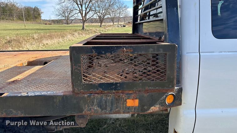 image for item ED2376 2003 Ford F350 Super Duty SuperCab flatbed pickup truck