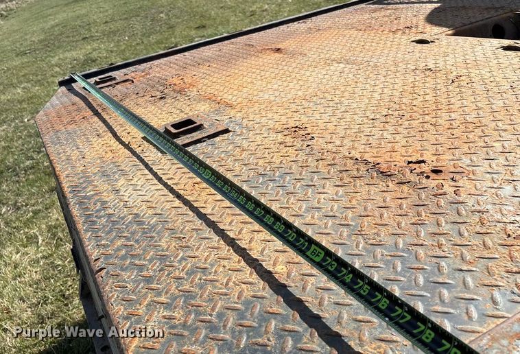 image for item ED2376 2003 Ford F350 Super Duty SuperCab flatbed pickup truck