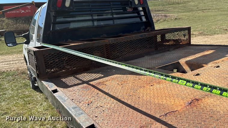 image for item ED2376 2003 Ford F350 Super Duty SuperCab flatbed pickup truck
