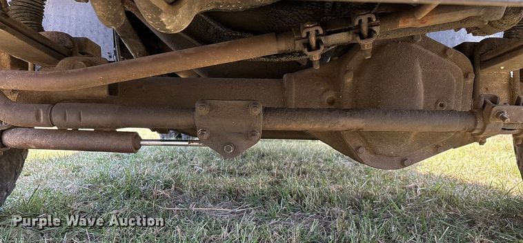 image for item ED2376 2003 Ford F350 Super Duty SuperCab flatbed pickup truck