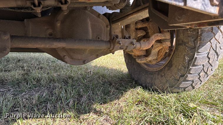 image for item ED2376 2003 Ford F350 Super Duty SuperCab flatbed pickup truck