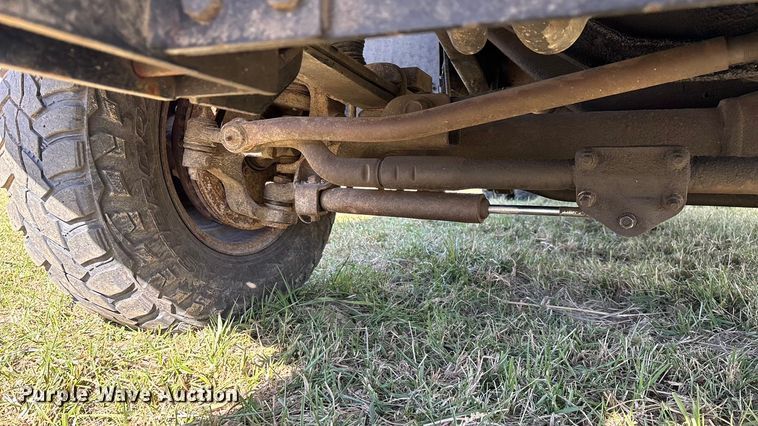 image for item ED2376 2003 Ford F350 Super Duty SuperCab flatbed pickup truck