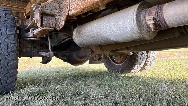 image for item ED2376 2003 Ford F350 Super Duty SuperCab flatbed pickup truck