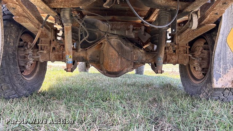 image for item ED2376 2003 Ford F350 Super Duty SuperCab flatbed pickup truck