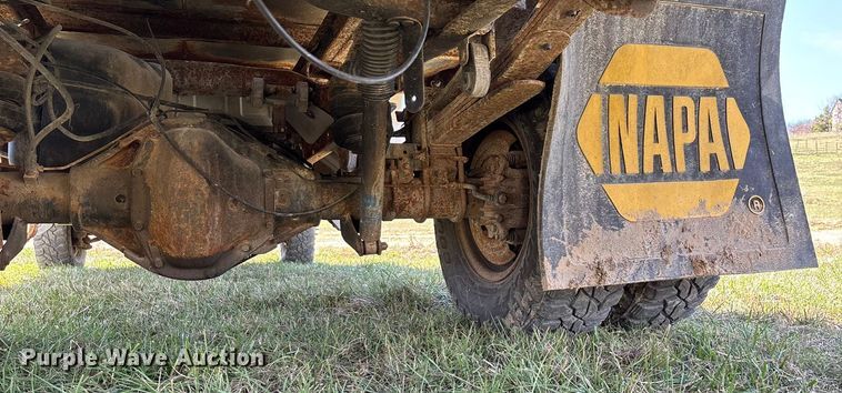 image for item ED2376 2003 Ford F350 Super Duty SuperCab flatbed pickup truck