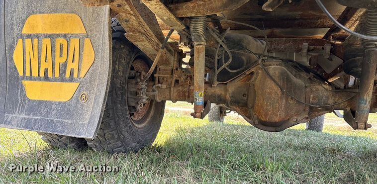 image for item ED2376 2003 Ford F350 Super Duty SuperCab flatbed pickup truck