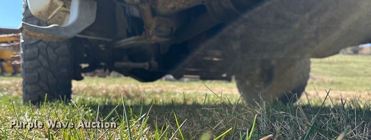 image for item ED2376 2003 Ford F350 Super Duty SuperCab flatbed pickup truck