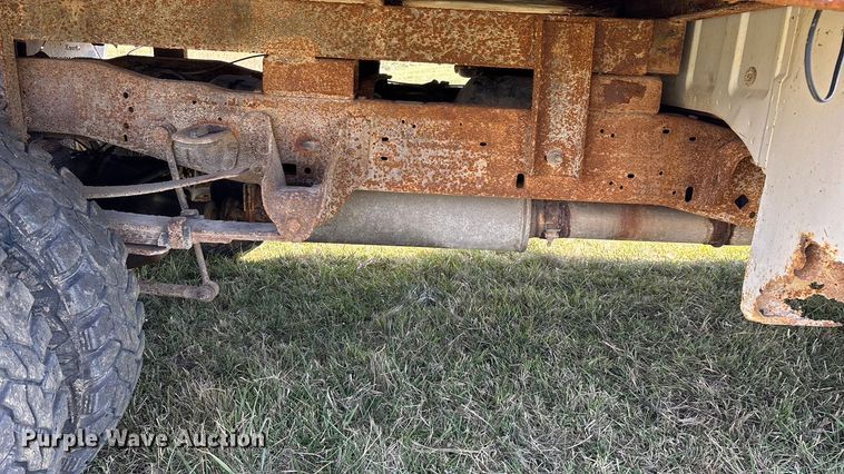 image for item ED2376 2003 Ford F350 Super Duty SuperCab flatbed pickup truck