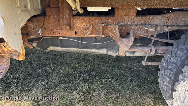image for item ED2376 2003 Ford F350 Super Duty SuperCab flatbed pickup truck
