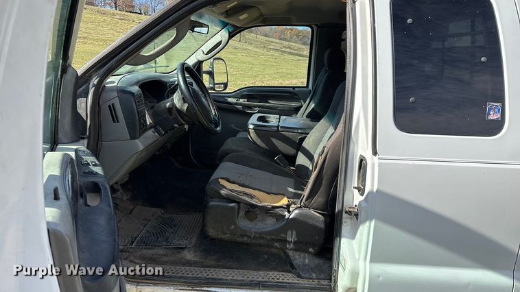 image for item ED2376 2003 Ford F350 Super Duty SuperCab flatbed pickup truck