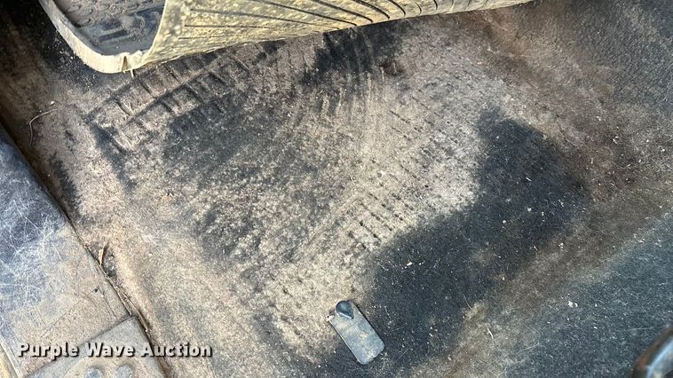 image for item ED2376 2003 Ford F350 Super Duty SuperCab flatbed pickup truck