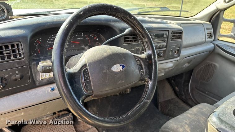 image for item ED2376 2003 Ford F350 Super Duty SuperCab flatbed pickup truck