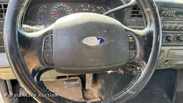 image for item ED2376 2003 Ford F350 Super Duty SuperCab flatbed pickup truck